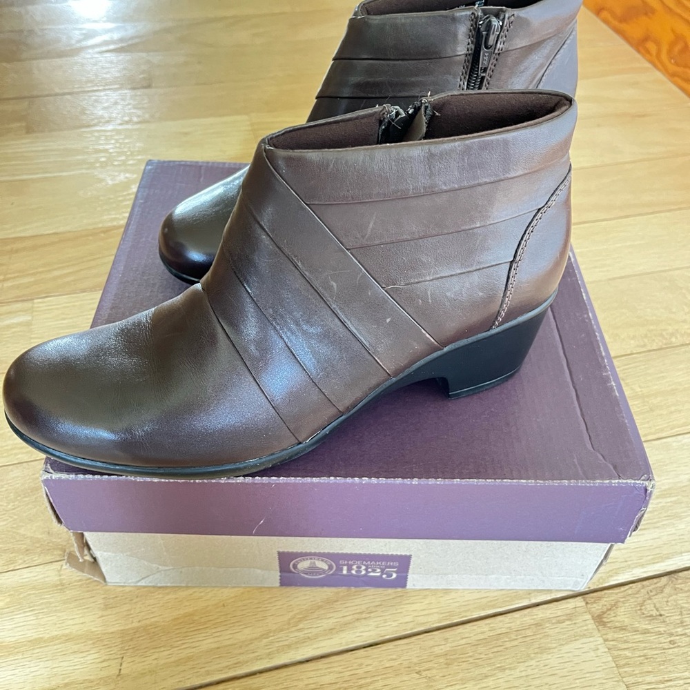Clarks’ Malia Hue Women's Brown Leather Ankle Boots